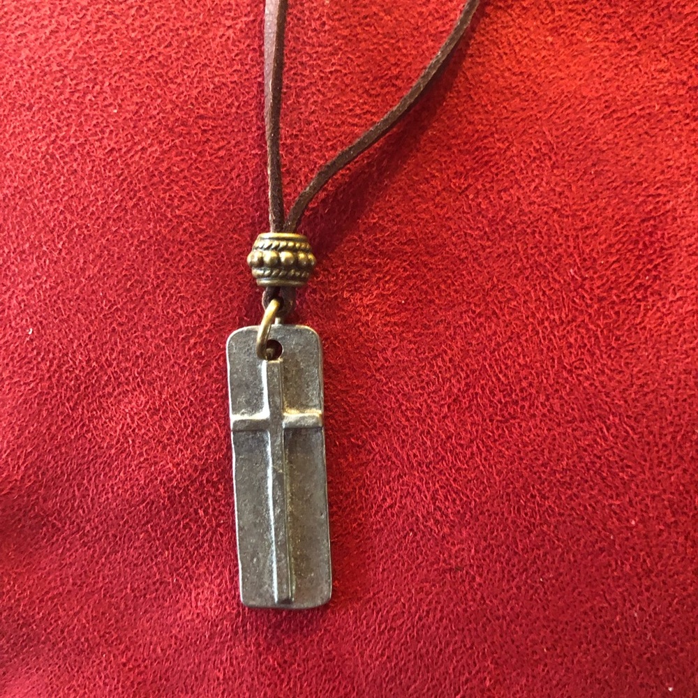 WOMENS NECKLACE NWT!!